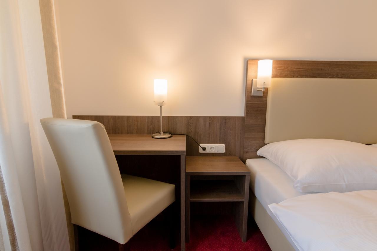 Hotel Restaurant Jaegerhof Kerpen  Bagian luar foto